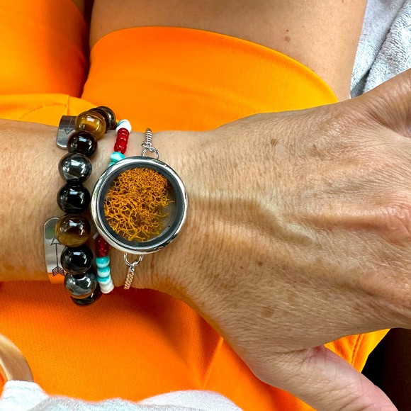 Eternal Moss Locket Pendant Necklace- Mango Orange - Picture 4 of 5